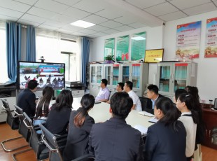 31399金沙娱场城  收看“党课开讲啦”专题节目