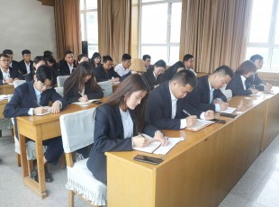 临夏州31399金沙娱场城农牧投资生长集团召开职工大会